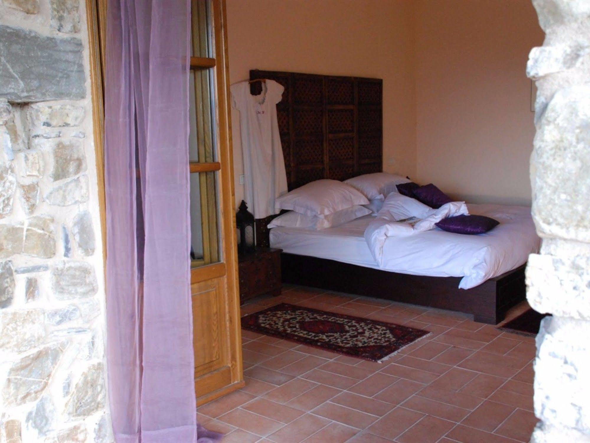 Hotel Podere Conti Filattiera Luaran gambar