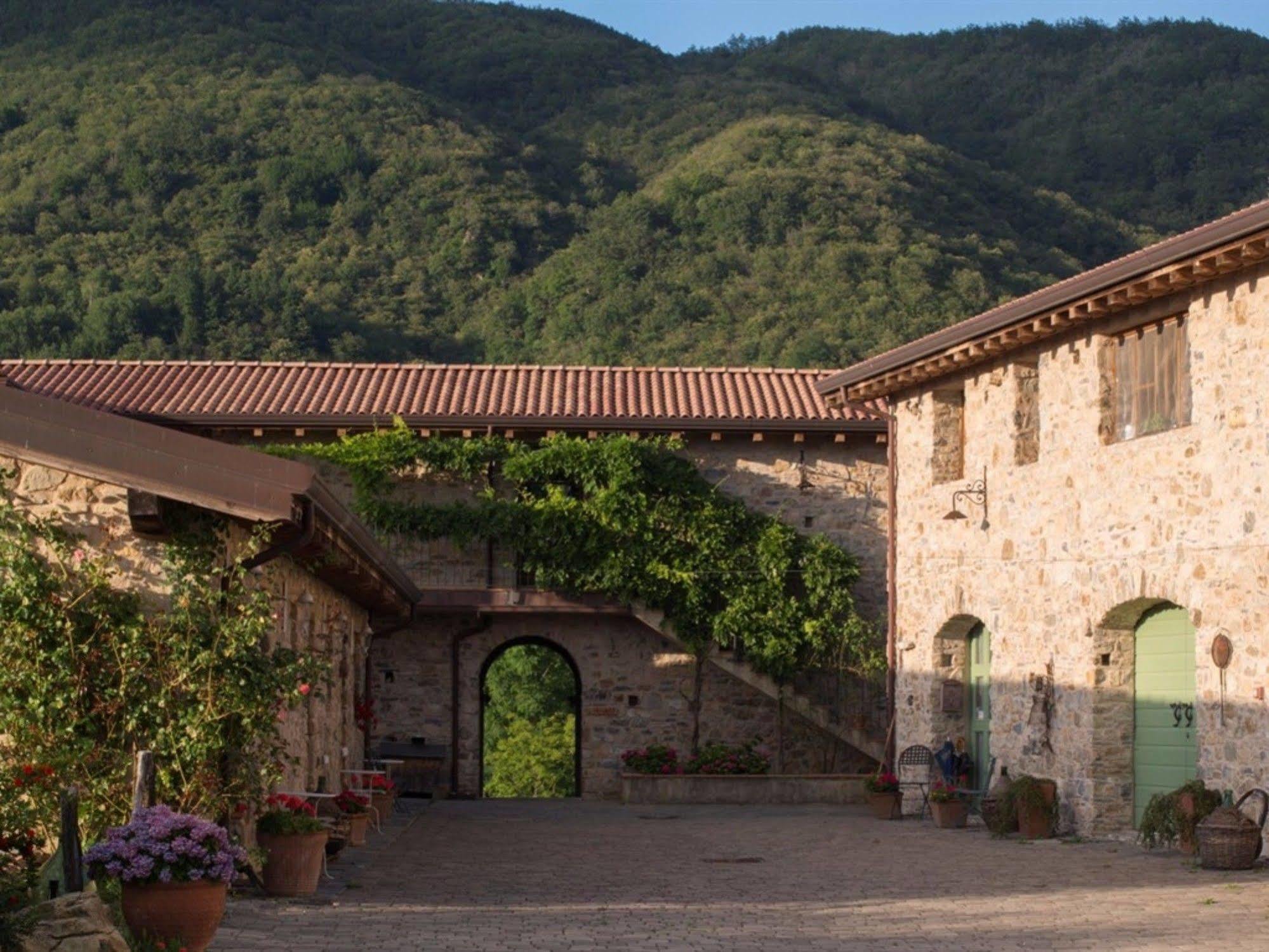 Hotel Podere Conti Filattiera Luaran gambar