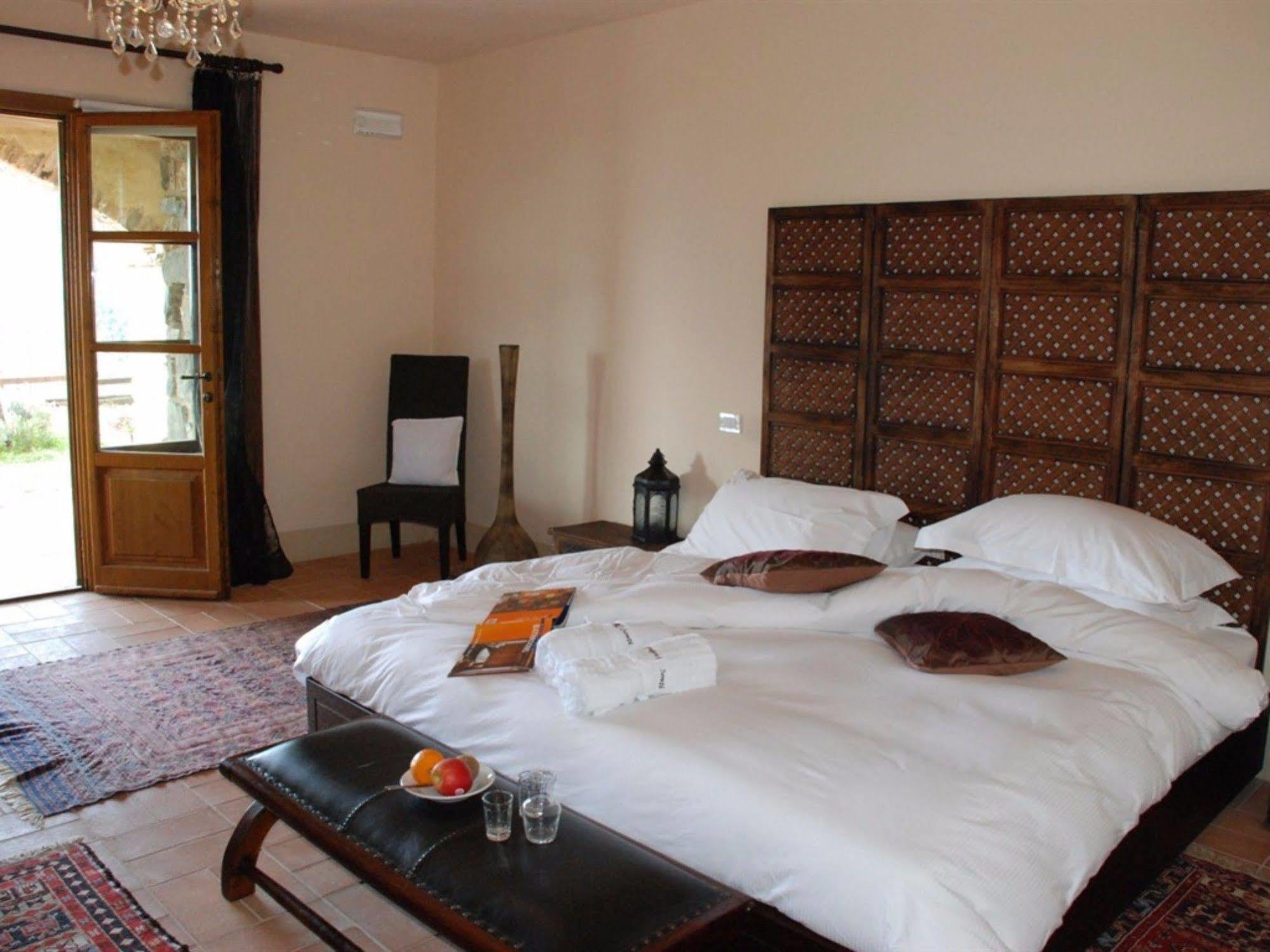 Hotel Podere Conti Filattiera Luaran gambar