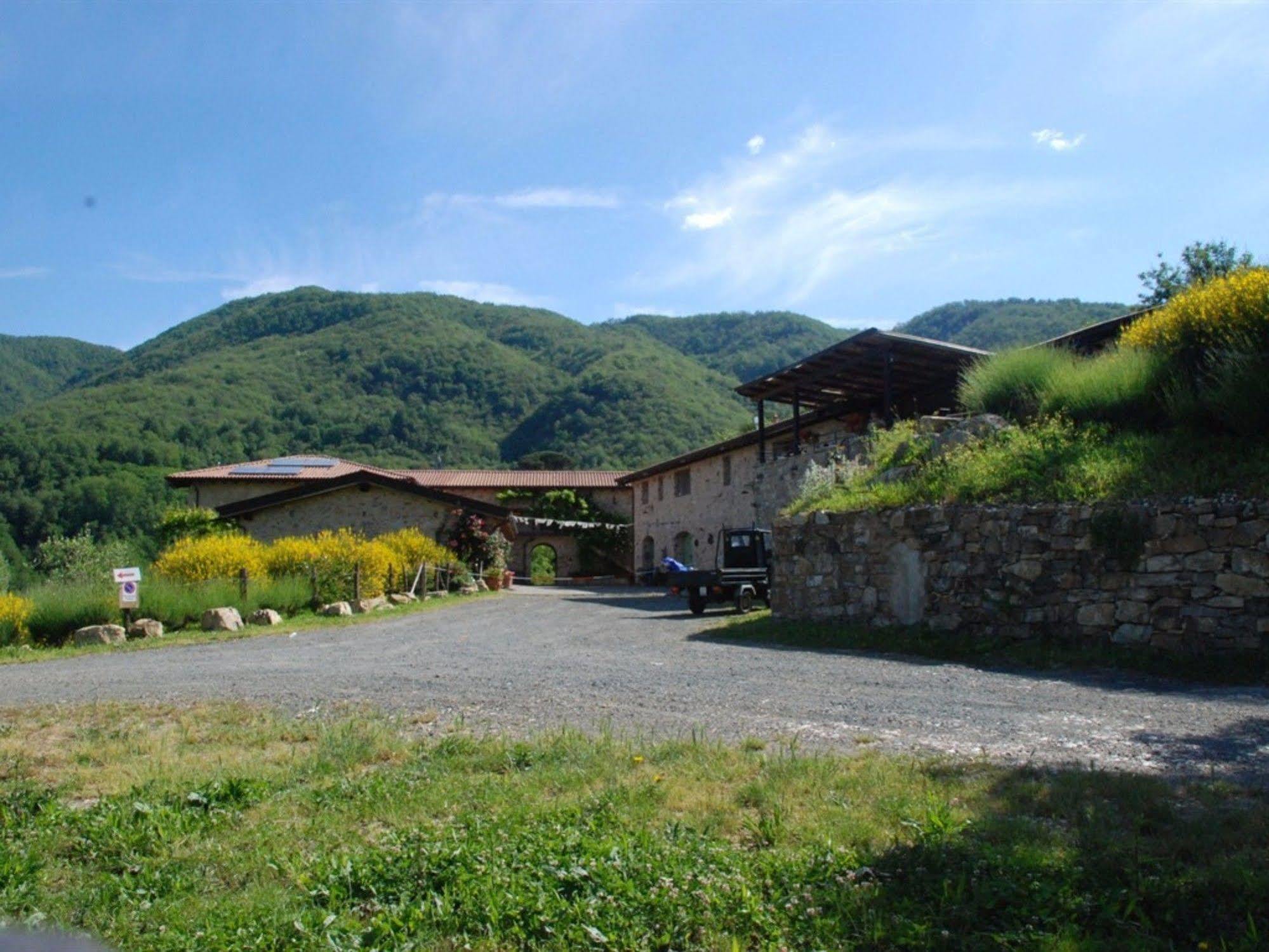 Hotel Podere Conti Filattiera Luaran gambar