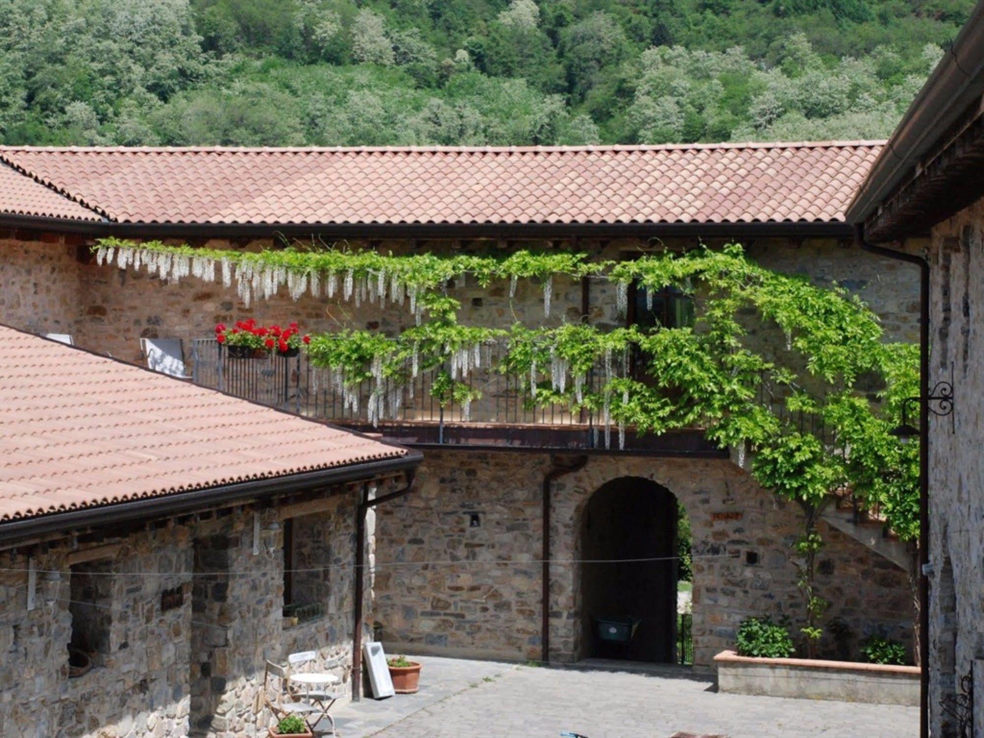 Hotel Podere Conti Filattiera Luaran gambar