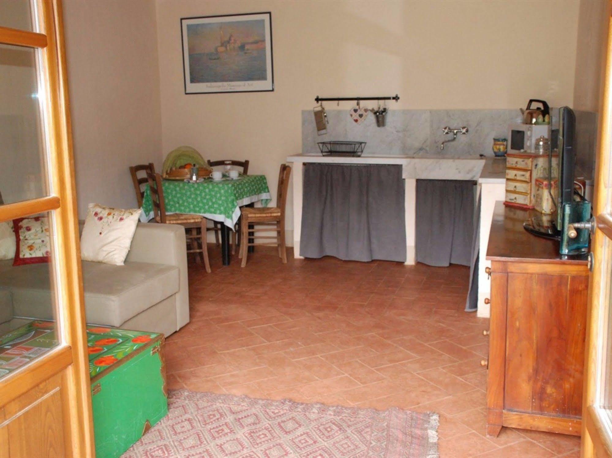 Hotel Podere Conti Filattiera Luaran gambar