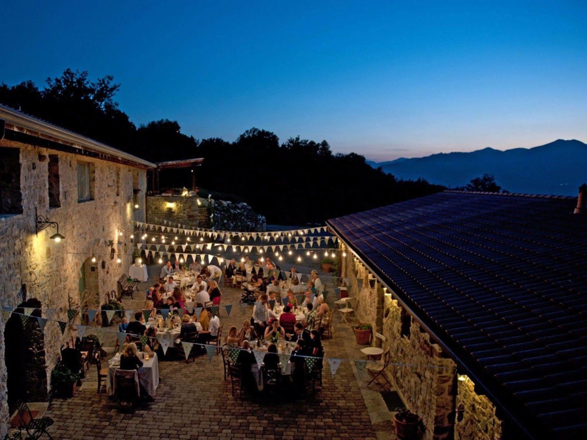 Hotel Podere Conti Filattiera Luaran gambar